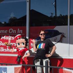 Betty Boop und Moi vor'm Diner