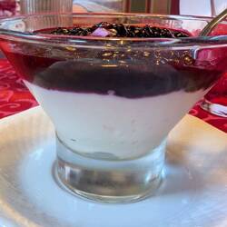 Laut Kellner soll das hier nur ein "kleines Dessert, Max. 4-5 Löffel" sein...🫣😅.