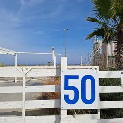 Ich glaube, die 50 steht für die Anzahl der Hotels. 🤣