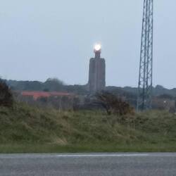 Überm Deich der große Leuchtturm