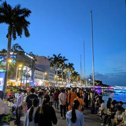 Nachtmarkt am Mekong