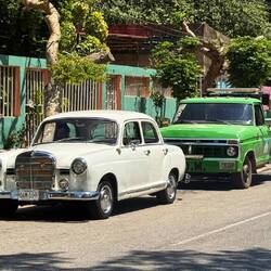 Ein Mercedes 190 Ponton Bj 1960, erkennbar am breiten Kühlergrill der wurde nur 1960 und 1961 gebaut