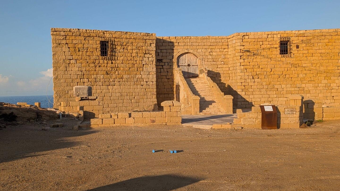 Das ist die geschichtsträchtige Festung bei unserem Stellplatz