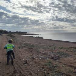 Pas facile le vélo dans le sable...