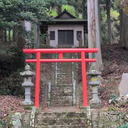 Kleiner Schrein am Weg