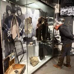 Das Leben im Untergrund wird eindrücklich dargestellt.