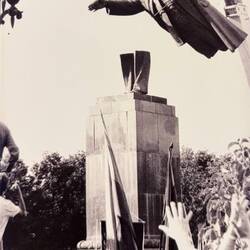 Im August 1991 wird endlich die Lenin Statue demontiert.