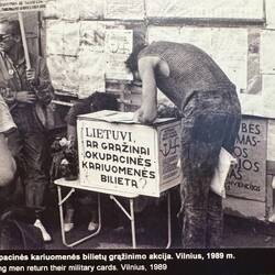 Die Militärausweise werden zurück gegeben!