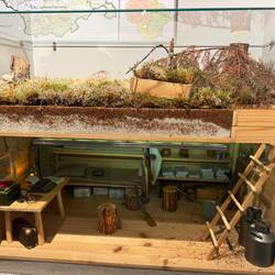 Modell eines Verstecks im Wald