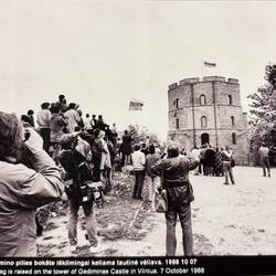 1988 wird in Vilnius die Nationalfahne auf dem Gediminas Schloss gehisst!