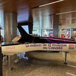 Ein besonderer Hingucker: Das Piano im Flugzeugdesign des National Music Centre.