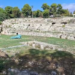 Römisches Theater mit der Figur Ikarus