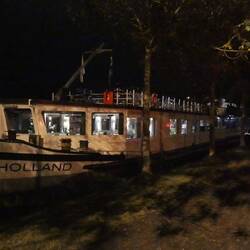 Back to the barge with full bellies