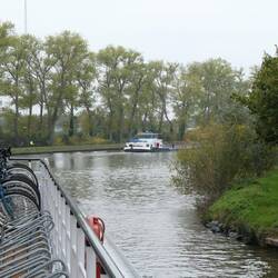 A lazy pootle along the canal towards Bruges