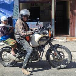 Joe mit seiner lokalen Lotte