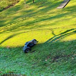 Der Roboter hatte sich festgefahren! Nach 2-3 Fehlversuchen hat er sich eine neue Strecke gesucht!