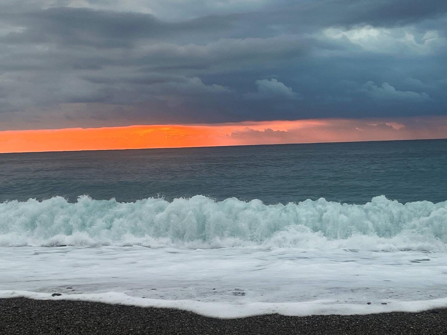 Sonnenaufgang am Hausstrand