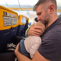 auf Papa schlaft es sich am Besten!