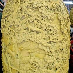 Just a neat vase I saw in a store window. Chinese attn to detail amazes me.