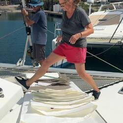 das neue Segel ist ausgepackt und liegt bereit