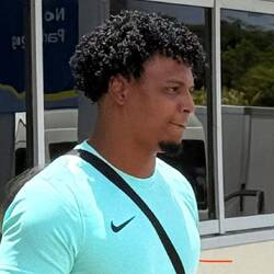 Nisandro holt uns punktgenau am Flughafen ab und sein Preis ist günstig