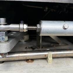 das von André gefertigte Teil zur Justierung der Ruderstellung wurde eingebaut. Passt wie angegossen