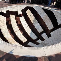 Tool to determine sun position and direction on the planet