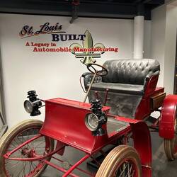 A "Carriage Auto" built by the St. Louis Motor Carriage Co.