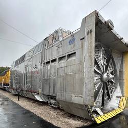 Note window wipers fitted to cabside windows