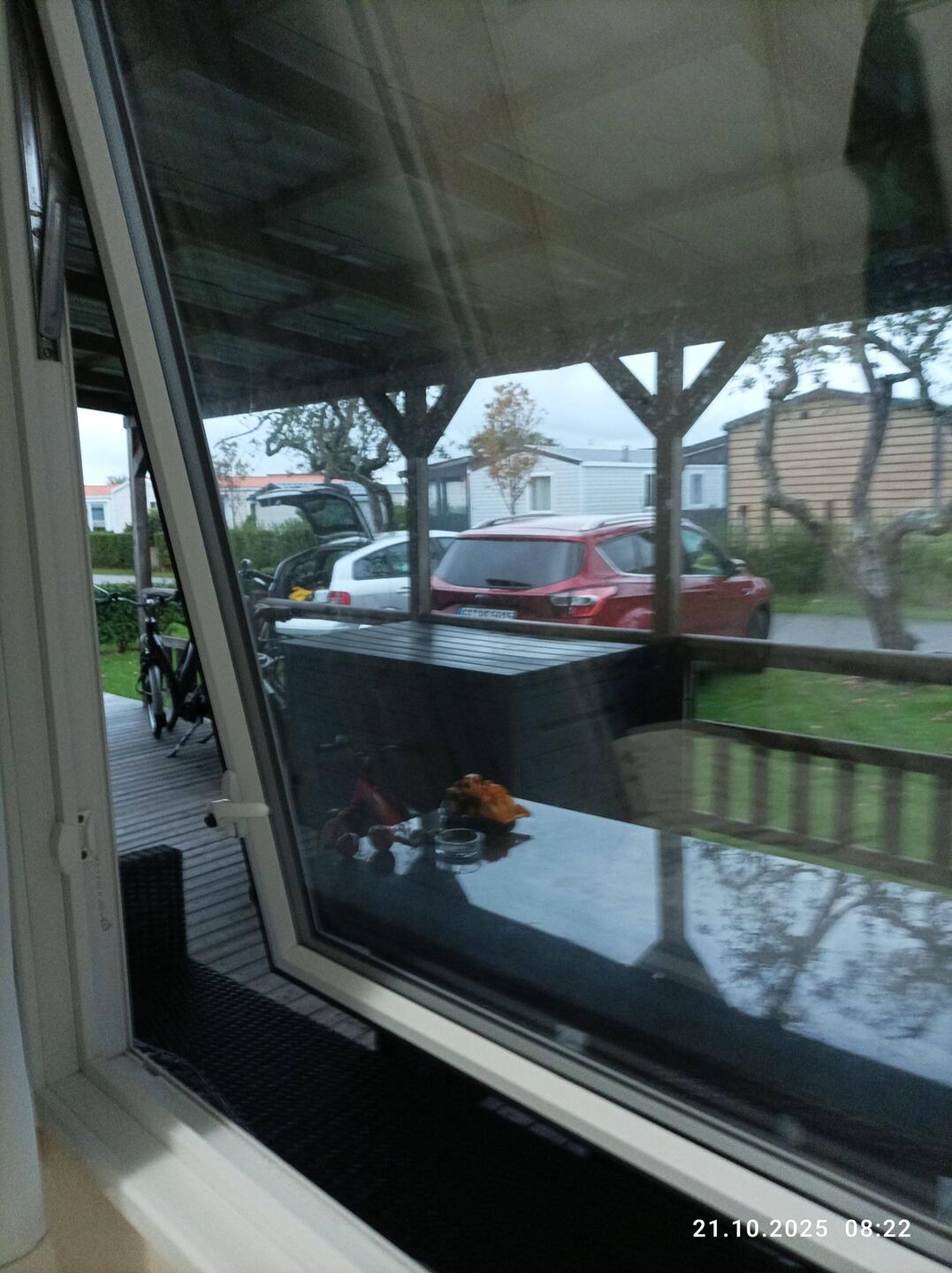 Die Autos stehen zum Beladen vor der Tür. Jetzt heißt's schon wieder Abschied nehmen.