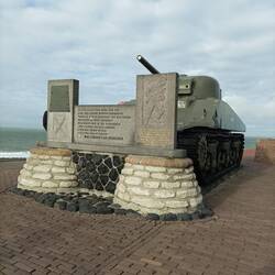 Der Panzer in Westkapelle hält immer noch wacht. Wie lange noch?