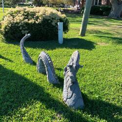 Aufpasser vor dem Hexenhäuschen