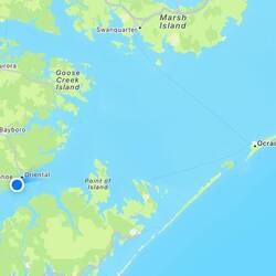 Weiter draußen sind die Inseln immer noch wie ein Schutzwall (südliche Ausläufe Eder outer Banks