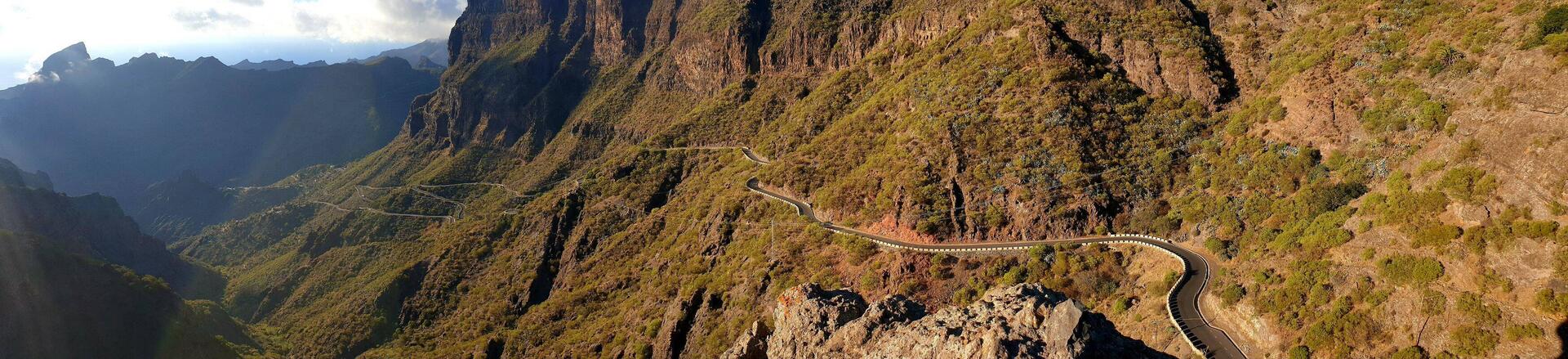 Die herrliche Straße in voller Breite in der Mascaschlucht