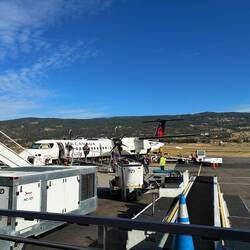 Ankunft in Kelowna – mit Air Canada Express durch die kanadische Herbstsonne.