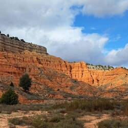 Wir wandern in den "red Canyon" und genießen die vielfältigen Anblicke