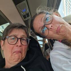 Und schon im Shuttle Bus zum Flughafen