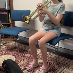 Alba hits the trumpet with style!