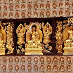 Detail of the walls to the left & right of the shrine.