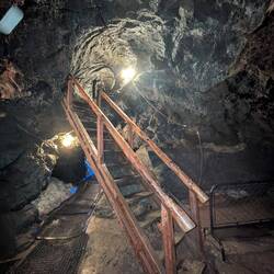 In der Eishöhle (2 Etagen)