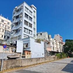 We started walking down this path, then crossed over behind the bldgs on the right...