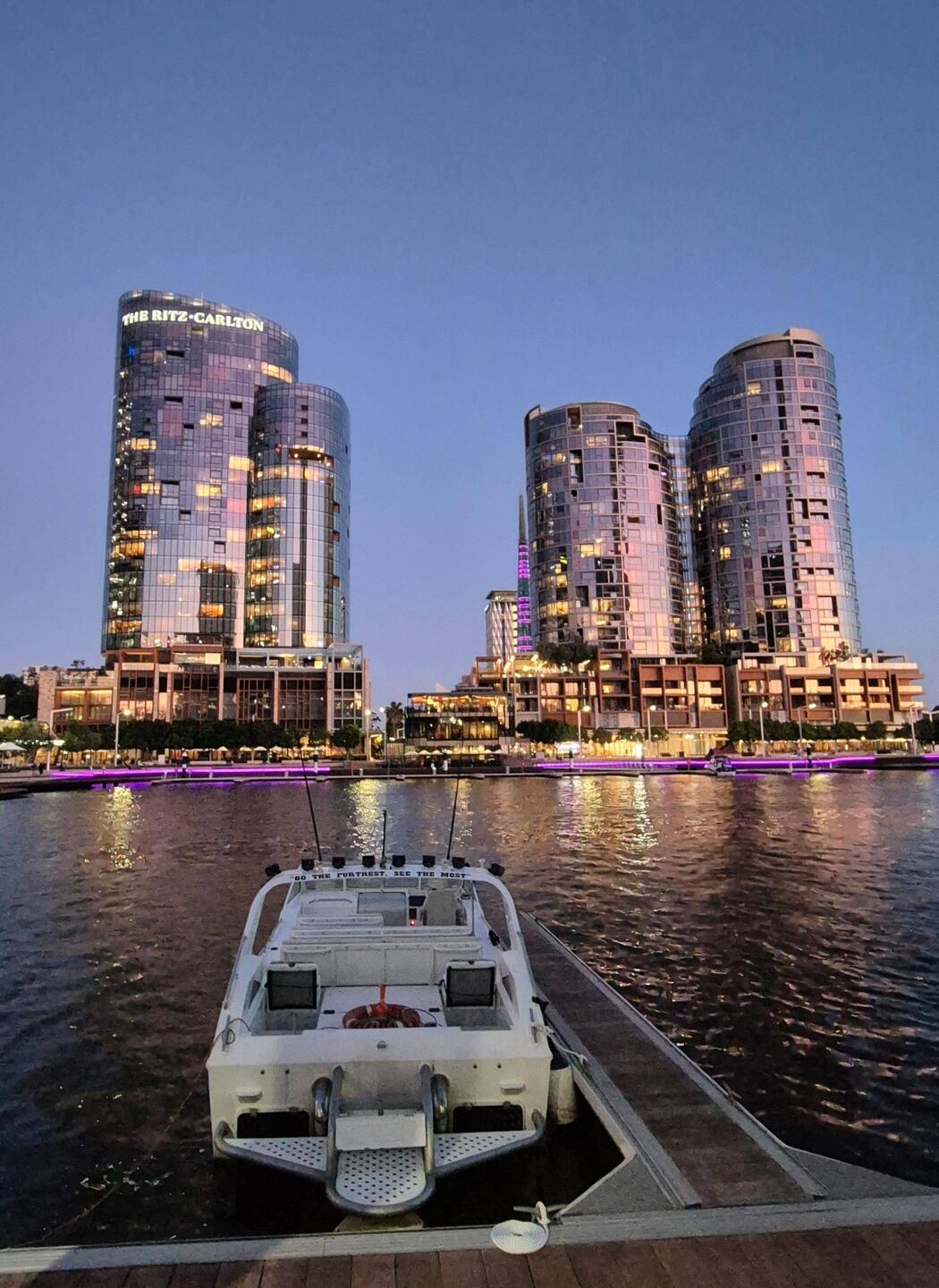Elizabeth Quay am Abend