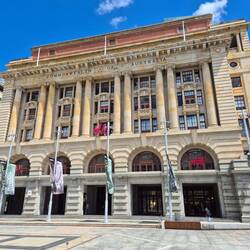 Der H & M in tollem Gebäude