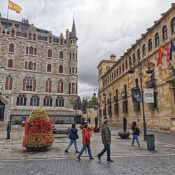 Casa Botines und Plaza de San Marcelo