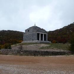 Kapelle Podprag, diese wurde 1832 als Denkmal für die damals gebaute Passtraße errichtet