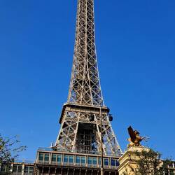 Another similar Las Vegas-like structure.