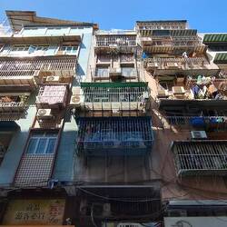 Like so much of China, not all is glitter & gold.