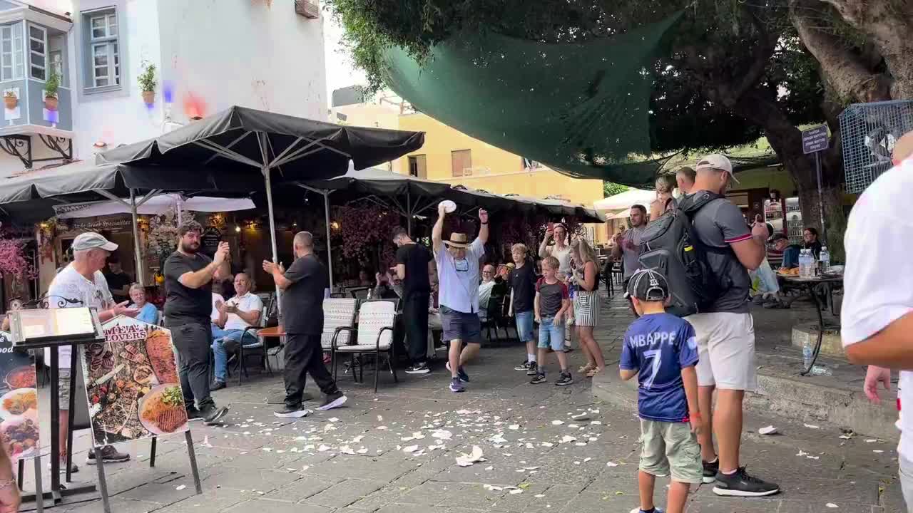 Breaking plate and music