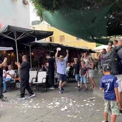 Breaking plate and music