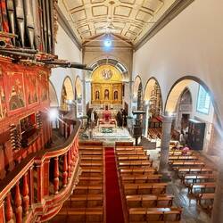 Un aperçu de la cathédrale en hauteur avec les différentes chapelles